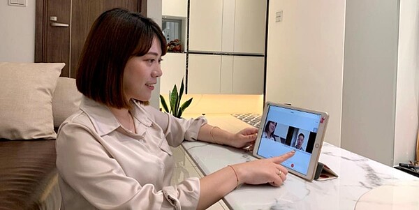 國泰人壽、富邦人壽等前八大壽險公司,三個營業日就湧進逾萬人申請保單紓困貸款,到5日為止共核貸1.33萬張以上保單,核貸金額逾10.88億元。圖/國泰人壽提供