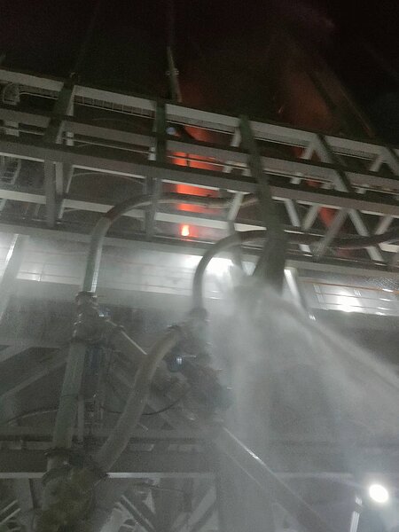 台塑高雄林園廠昨天凌晨發生爆炸火警。記者陳玫伶/翻攝