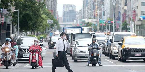 汽車汰舊換新資格從車齡六年改為10年,機車仍維持四年。圖/中時資料照