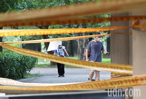 三級警戒延長至7月26日，但也宣布許多微解封的鬆綁措施及場所，包括公園等戶外空間開放給民眾使用。記者潘俊宏／攝影