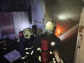 瑞芳一間民宅大火燒毀無人受困　起因可疑警消調查