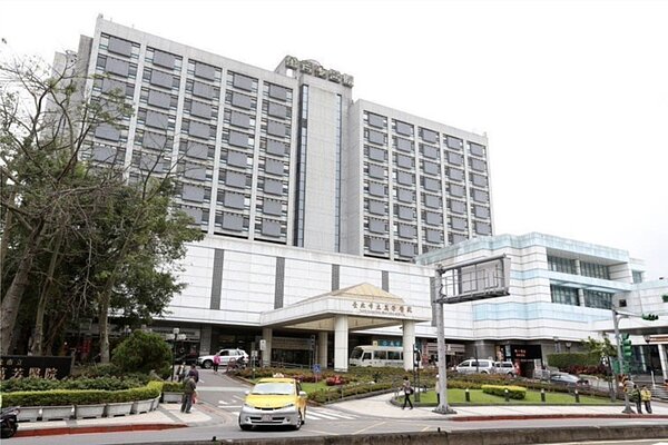 台北市萬芳醫院昨有3名確診者,目前都已進入一人一室的隔離病房內治療。圖/聯合資料照