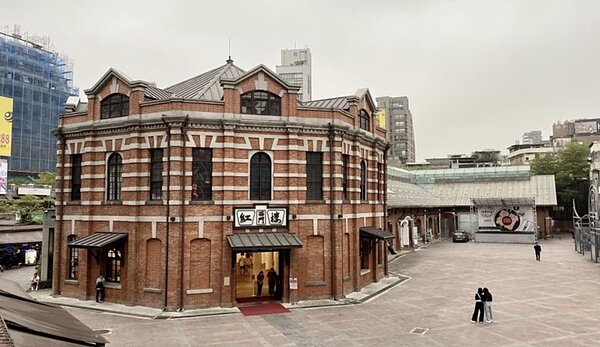 西門紅樓後方的酒吧區主管機關為市場處,但傳出酒吧員工被納入第一波市場造冊名單內,引發質疑。圖/ 聯合報系資料照