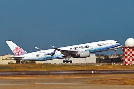 圖為華航飛機。(本報資料照片)