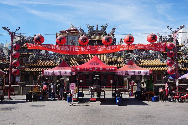 13日起中央宣布微解封,但雲林北港朝天宮維持3級警戒管制,暫不開放信眾入廟參拜。圖/聯合報資料照片
