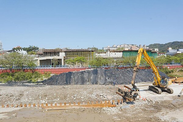 國際原物料大漲,加上缺工嚴重,新北市府延長建照年限,盼助業者度過難關。(新北市工務局提供/葉德正新北傳真)