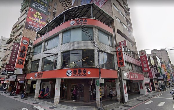 吉野家新莊中正店日前已經熄燈落幕,引起網友不捨。圖/擷取自google map