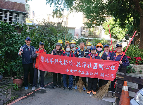 社區環保志工隊大掃除。圖／里長陳萬龍提供