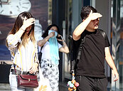 一張圖看天氣！全台將淪為「大蒸籠」　午後有雨仍悶熱