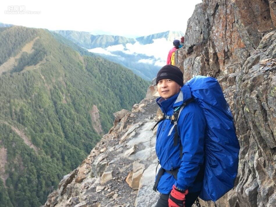 在永慶房屋服務即將屆滿25年的吳竹武,從跌撞走向頂尖,也見證永慶房屋的成長和茁壯。回首25年房仲路,一路上都是風景。圖/永慶房屋提供