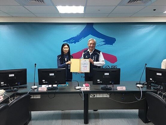 陳木松獲頒里長參與區公所各項活動會議參與率前八名表揚。圖／擷取自臺北市鄰里服務網