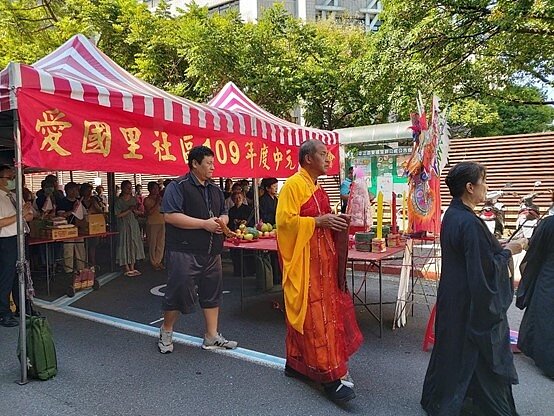 愛國里每年舉辦中元大普渡，祭拜好兄弟。圖／擷取自臺北市鄰里服務網