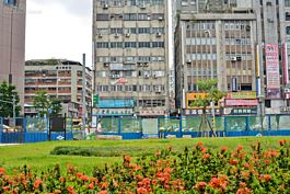 當綠地換容積就落在捷運沿線旁，除容積獎勵再加上捷運加持，建商將獲益更大。(好房News記者 陳韋帆／攝影)