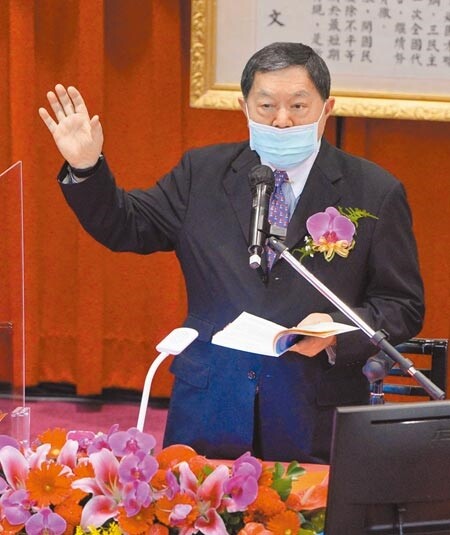 遠東集團董事長徐旭東，13日出席裕民航運股東會，自爆今年初曾向政府詢問採購疫苗卻碰壁。（王德為攝）