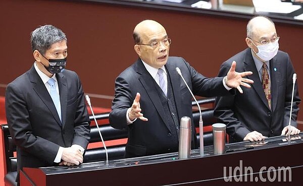 行政院長蘇貞昌（中）。記者曾學仁／攝影