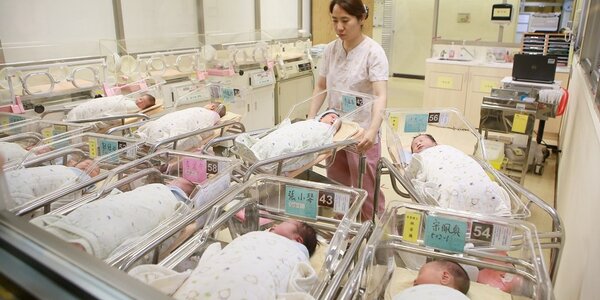 2月份出生人口為1萬1497人，是有史以來2月最低出生紀錄，「生不如死」的狀況將在2021年快速擴大。圖／中時報系資料照