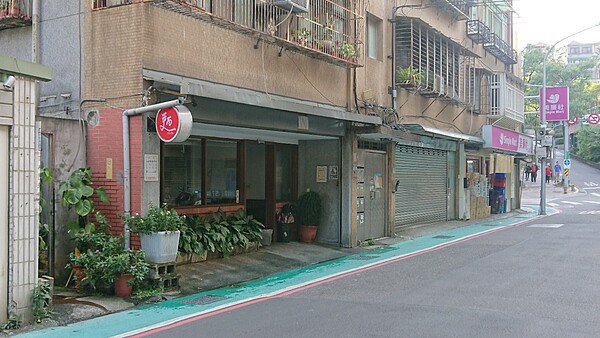 郭坤祥里長所推薦的在地小吃麵店。圖/徐子為攝