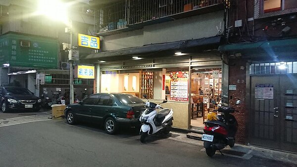 謝佳惠里長私房推薦里內的吉品涮涮鍋。圖／徐子為攝