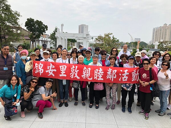 里長龔志慧每年都會舉辦敦親睦鄰活動，增進彼此間感情。圖／龔志慧提供