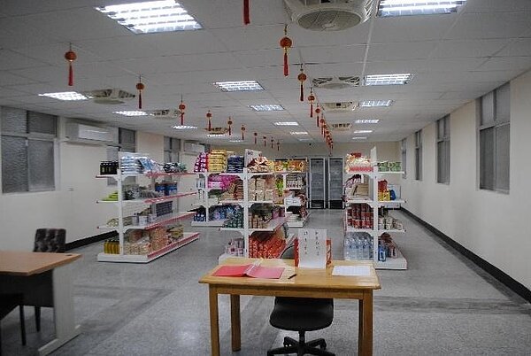 於去年年底落成的臻佶祥食物銀行共享園區。圖／張愷丰攝