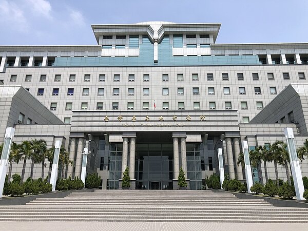 台南地院指出,業者經營的民宿,深夜既有犬隻吠叫、拖旅行箱製造噪音及入住旅客談話聲音,且已影響他人生活安寧,警方依社維法裁處罰鍰3000元,並無不合。圖/聯合報資料照