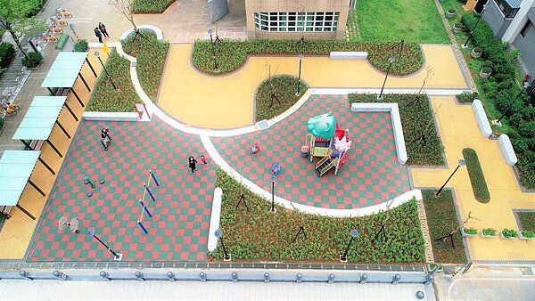 林口區湖南公園近日改造完成，開闢花圃及改善矮牆與步道。圖／林口區公所提供