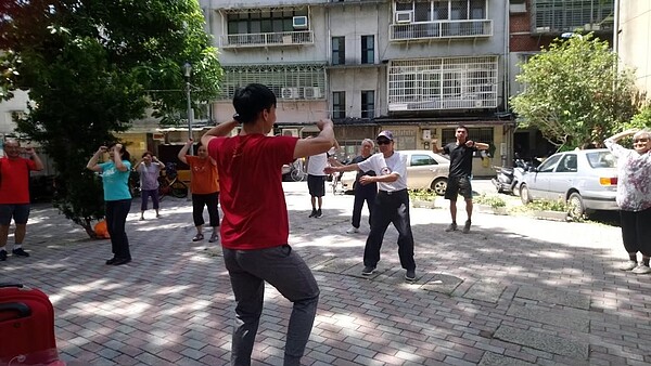 老萬華的市民生活慢悠悠。圖／高鳳珠攝