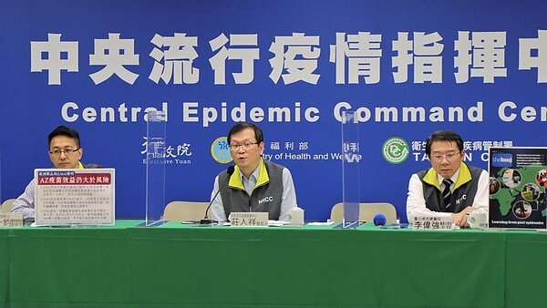 中央流行疫情指揮中心醫療應變組副組長羅一鈞 、發言人莊人祥、台北榮民總醫院醫務企管部主任李偉強。圖/指揮中心提供