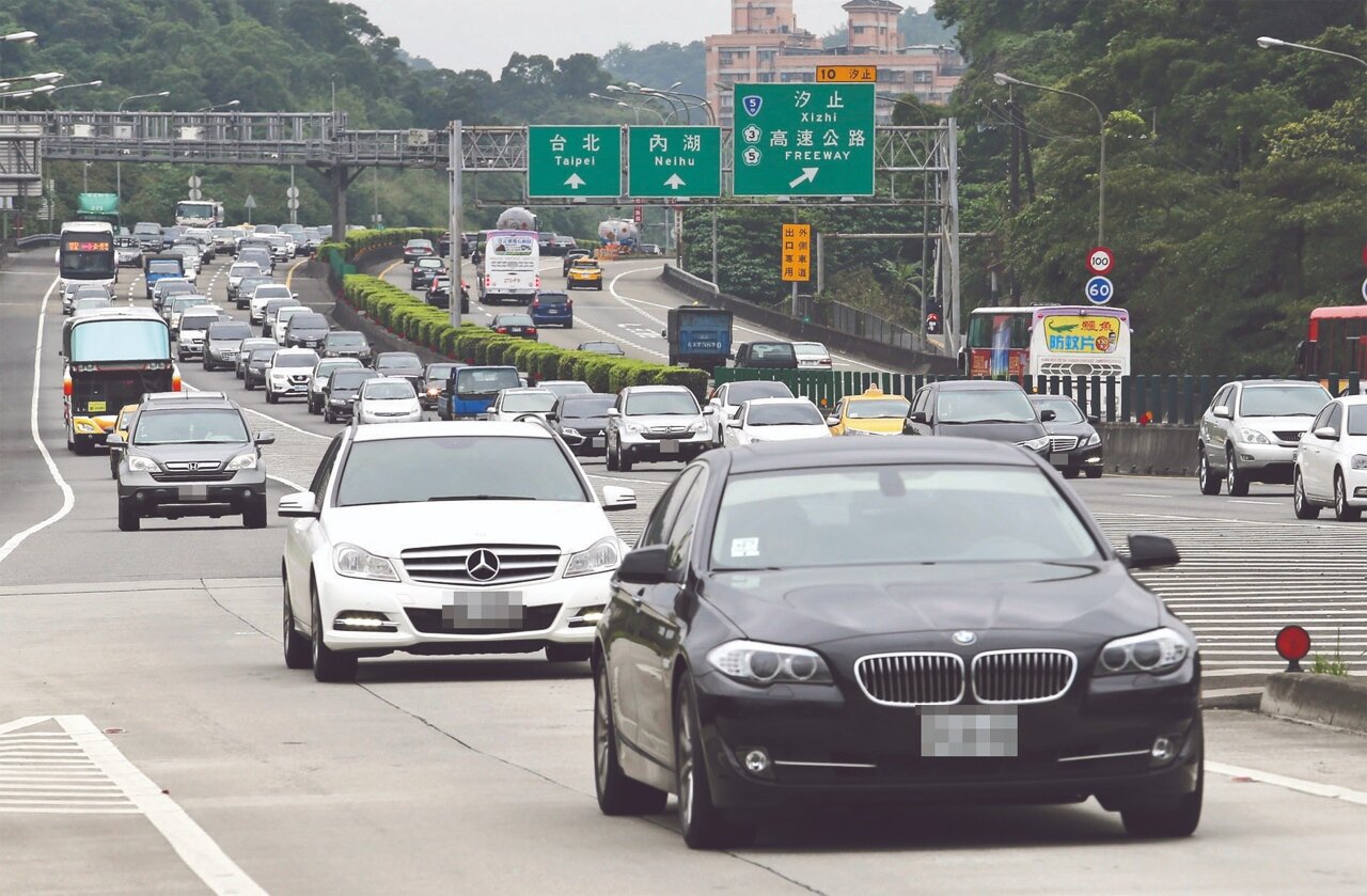 今年清明節連假自4月2日(五)至4月5日(ㄧ)共四天。圖/聯合資料照