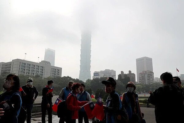 環保署最新空品監測資料指出，今天受到東北季風影響，竹苗以北擴散條件較好，中南部位於下風處，擴散條件稍差。圖／聯合報資料照片