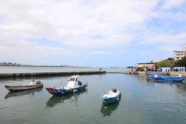 在新北市145公里長的海岸線上計有28座漁港，是臺灣本島最多漁港的縣市。圖／新北市政府提供