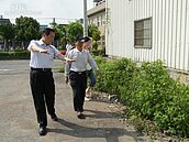 現勘竹市吉羊公園旁水溝　許明財：儘快發包！