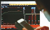 30歲以下年輕人瘋存股　最愛金融股、高股息ETF