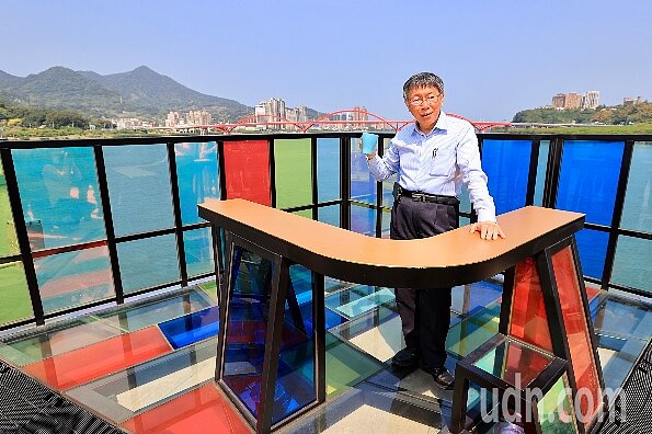 台北市長柯文哲今天出席關渡碼頭周邊設施改善工程啟用,對於中央蓋社宅,低樓層要設置哪些公共服務設施,柯說,都應併入台北市的體系內評估。圖/記者林伯東攝