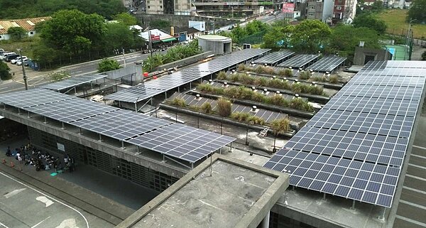 新竹再推22處太陽能光電,減碳量近13座大安森林公園。圖/新竹市產發處提供