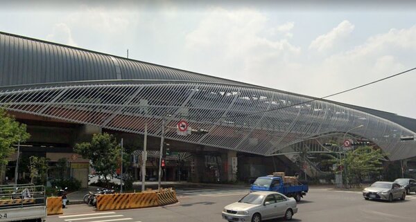 台中某建案鄰近台鐵大慶車站，去年開賣1日完銷，如今卻出現拋售潮，圖為大慶車站。圖／翻攝自Google Map