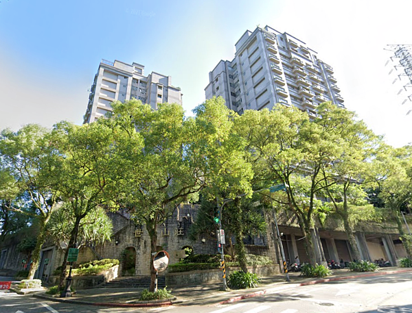 世界山莊 google maps