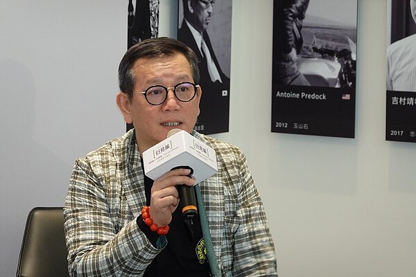 璞園建築董事長李忠恕在「富邦醴仁」、「衍建築」新案公開記者會中表示，房地合一稅2.0版草案主要鎖定短線投資客為對像，這部分對於近年買氣較熱的中南部影響較大，主因區域市場近年多以預售推案為主，加上價格漲幅較高，所以受衝擊較大。陳美玲/攝影