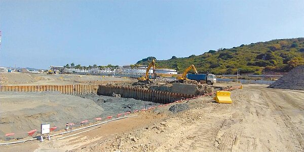 中油高雄煉油廠土染汙染整治原先規畫17年完成,高市府要求縮短至3年。(高市環保局提供/林宏聰高雄傳真)