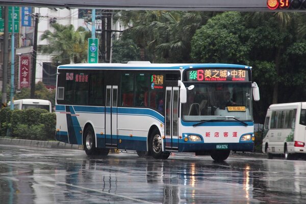 新店客運綠6公車驗票系統出包，遭新北交通局開罰9千元。圖／取自臉書《巴士在台 Bus In Taiwan》