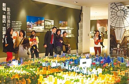 中央銀行昨日召開今年首季理監事會，端出加碼打炒房的「大菜」，將公司法人購置住宅貸款成數降至4成，自然人第3戶以上房貸最高成數由6成降至5.5成。（本報資料照片）