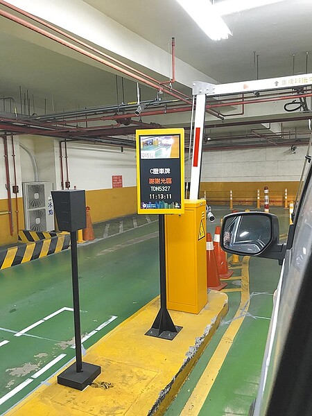 台北市公有停車場推動無票化,汽機車全面車牌自動辨識,進出停車場不必刷卡、取票只要4秒。(台北市停管處提供/張立勳台北傳真)