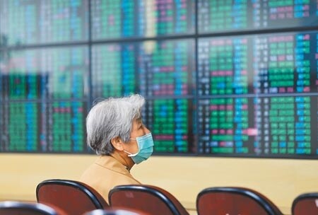 今年經濟擴張趨勢確立,獲利成長題材支撐下,股市仍可望維持多頭行情。(季志翔攝)