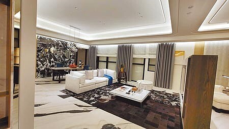 「富邦醴仁」是歷經17年才整合成功的都更案,整合時,規畫一廢巷案,原本認為成功機會不高,但市府官員實勘時差點被經過的車子撞到,直呼危險下才意外促成此案。(王莫昀攝)