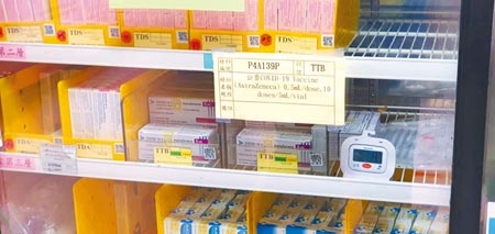 我國自AZ韓國廠洽購的11.7萬劑疫苗17日完成封緘檢驗，昨天完成第一波56個接種點的配送，共送出4萬4500劑。圖／中時資料照