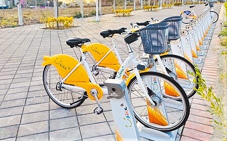 台中市議會交通地政委員會19日通過市議員提案,交通局應在3個月內要求廠商完成iBike1.0及2.0的系統更新。(盧金足攝)