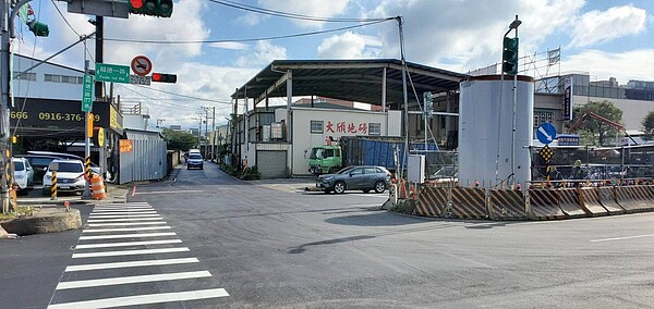 新北市及桃園市將合作拓寬兩市交界的福德一路177巷。圖／新北市捷運局提供
