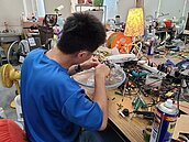 修電器延長壽命省荷包　台中家電診所減135公噸碳排放