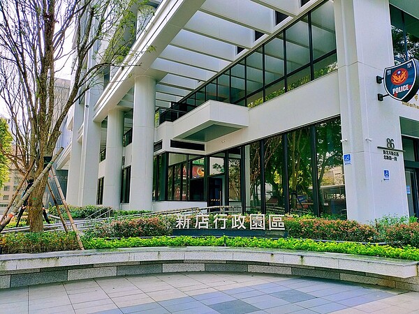 新店行政園區包含30層樓高住宅大樓、31樓行政大樓及9層樓新店國民運動中心,行政大樓將整併12處行政機關。圖/新店區公所提供