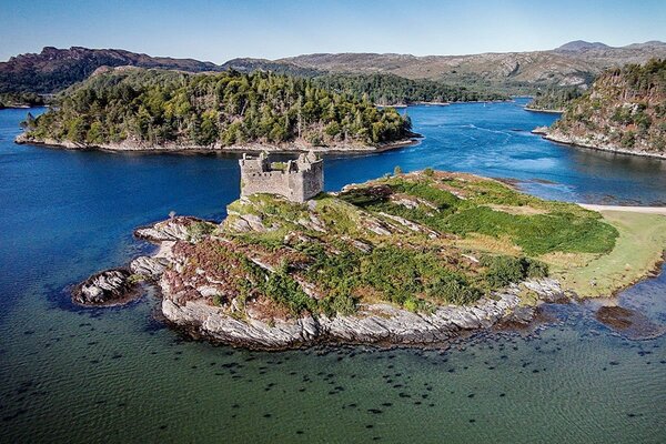 英國拍賣行近日在官網拍賣一座位在蘇格蘭的美麗小島。圖／擷自Future Property